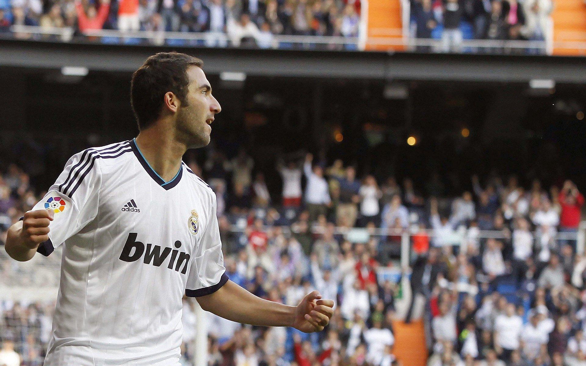 科尔谈吹罚,上赛季讨论的焦点是骗犯规,现在是能犯规就尽量犯规