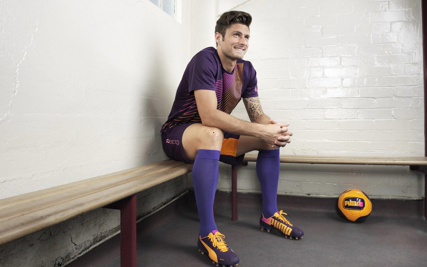 曼联今夏转会策略转向，排除三大前锋签约，财政压力成主因